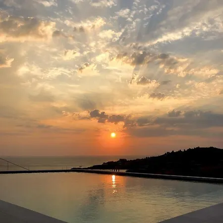 Modern With 2 Apartments, A Swimming Pool And Sea View, In The Area Of Κούνδουρος